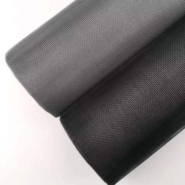 Schwarze Holzkohlen-Fiberglas-Insekten-Masche 18*14 0.33mm für Pool und Patio