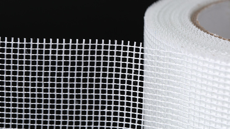 Fiberglas-Maschen-Band 9*9 8*8 verbindet weißes selbstklebendes für die Abdeckung der Trockenmauer